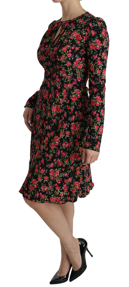 Robe noire à manches longues et à fleurs, longueur aux genoux