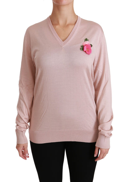 Rosafarbener, mit Blumen verzierter Seidenpullover