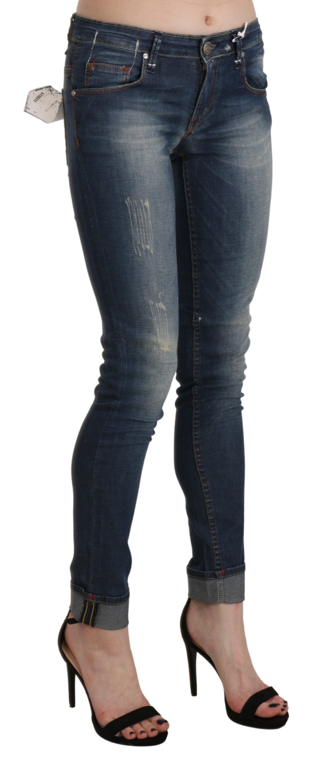 Blaue, verwaschene, schmal geschnittene Jeanshose mit niedriger Taille