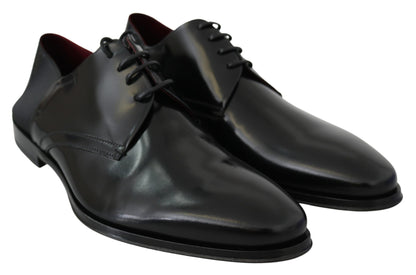 Schwarze Derby-Schuhe aus Lackleder mit Spitze