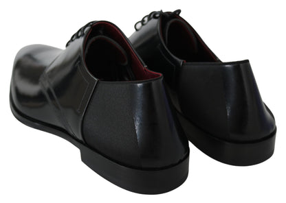 Schwarze Derby-Schuhe aus Lackleder mit Spitze