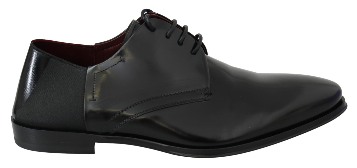 Schwarze Derby-Schuhe aus Lackleder mit Spitze