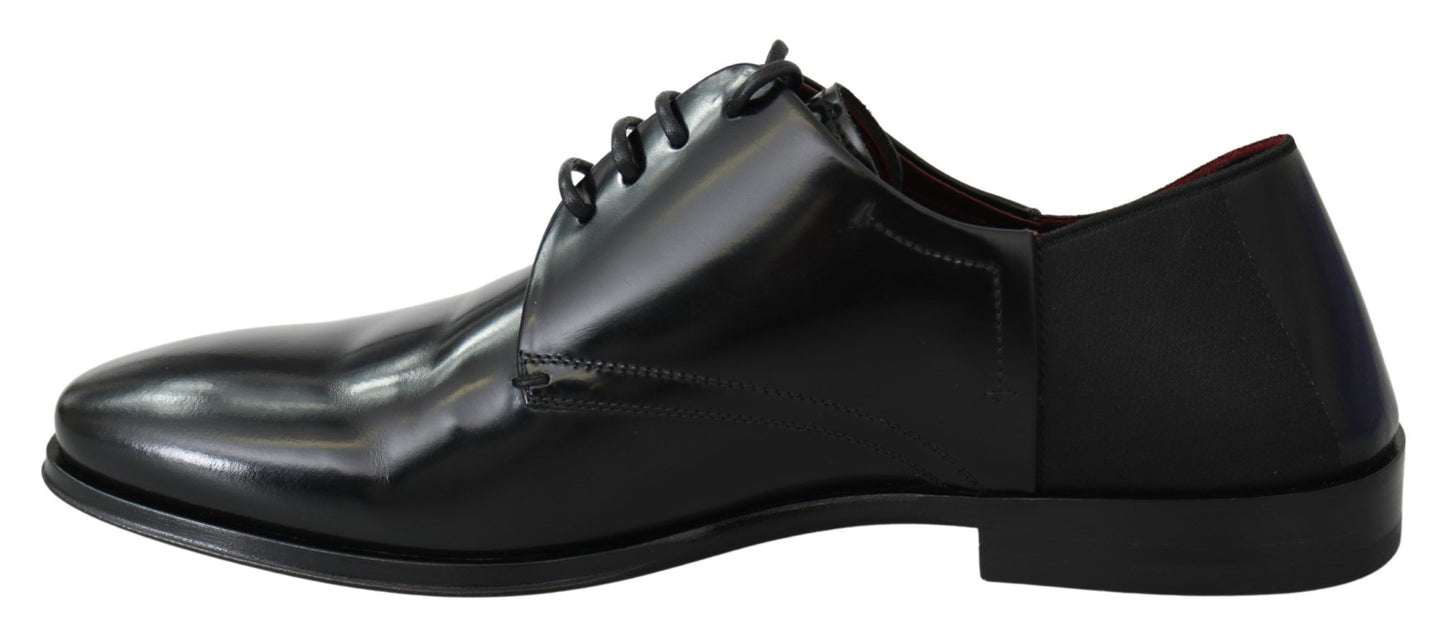 Schwarze Derby-Schuhe aus Lackleder mit Spitze