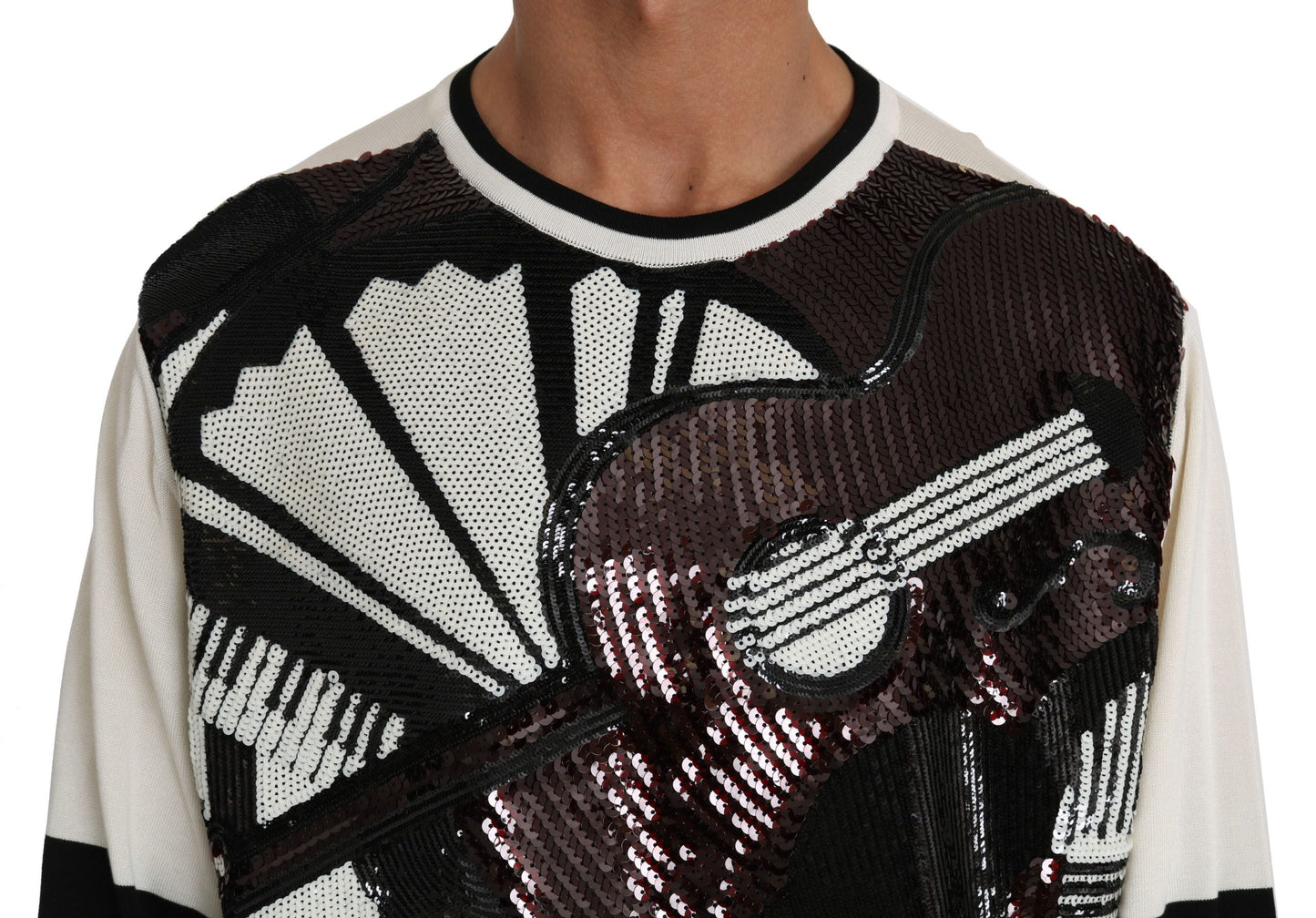 Weißer Pullover mit Jazz-Pailletten und Gitarrenoberteil