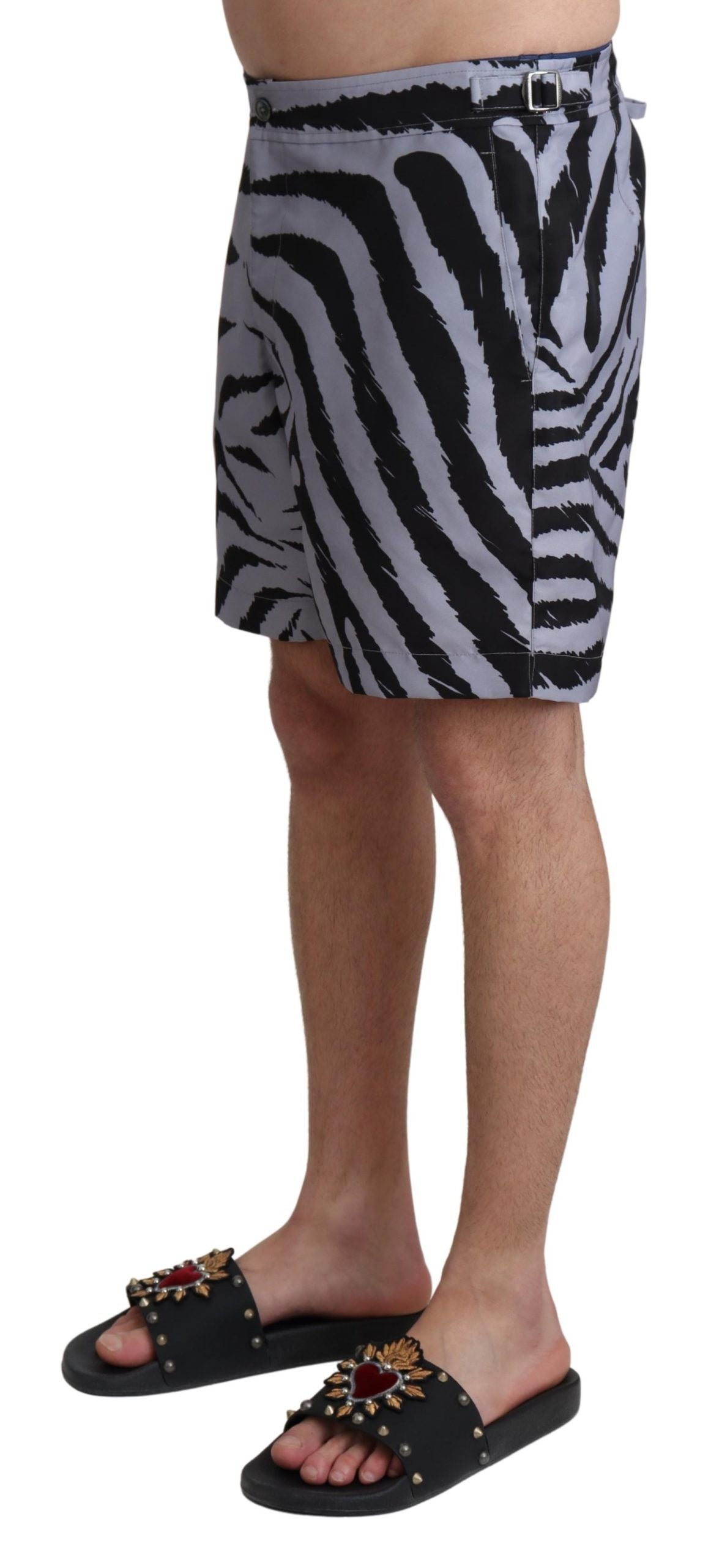 Graue Strandshorts mit Zebramuster