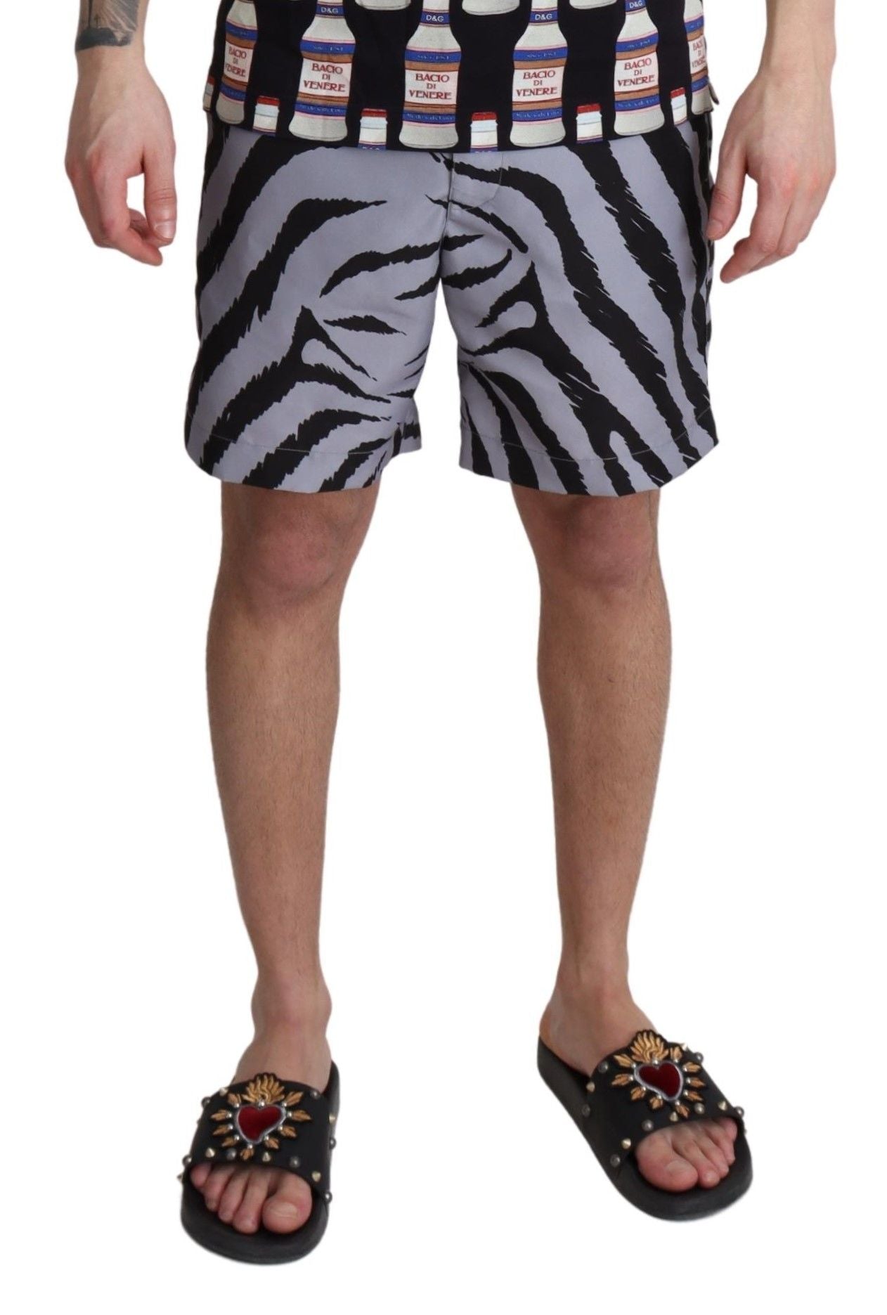 Graue Strandshorts mit Zebramuster