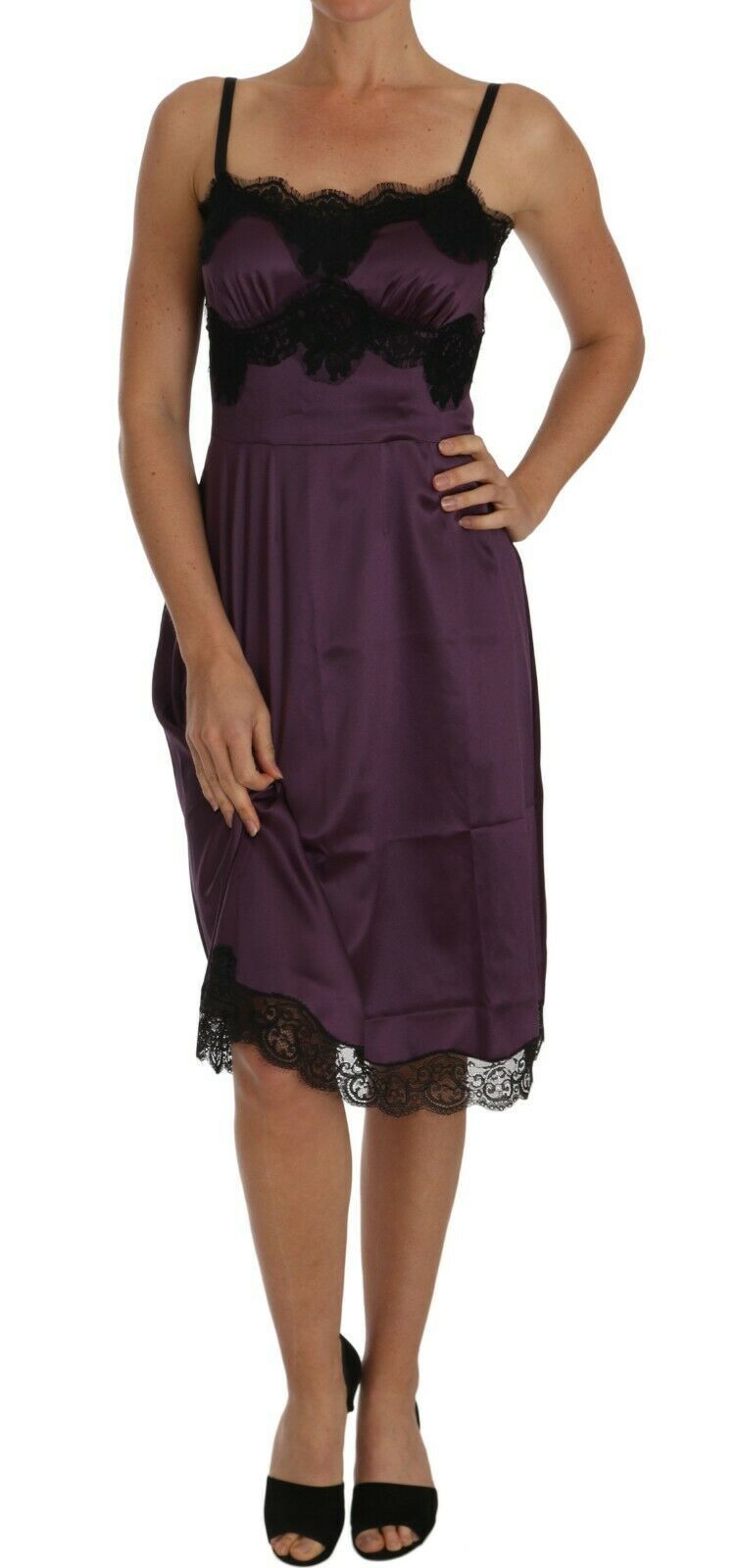 Robe trapèze en dentelle noire extensible en soie violette