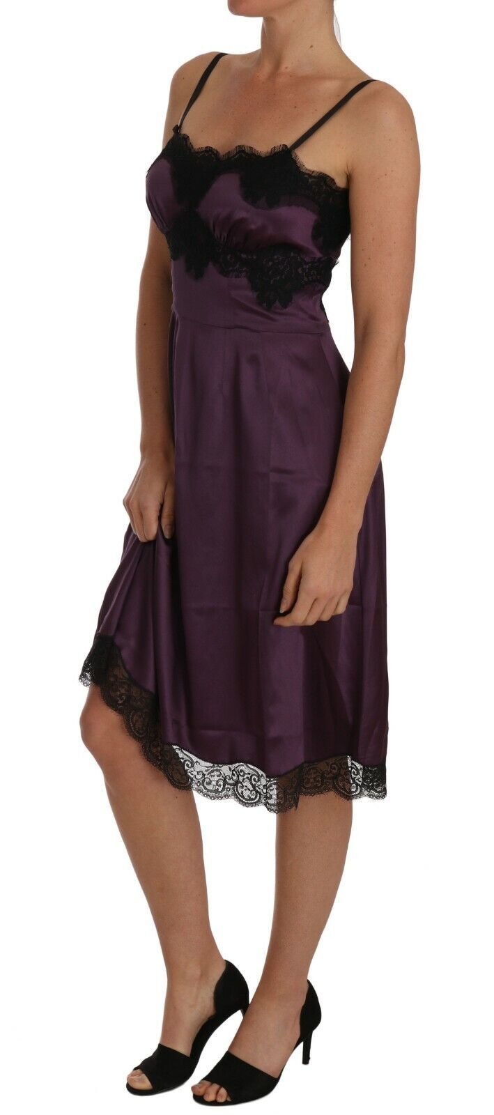 Robe trapèze en dentelle noire extensible en soie violette