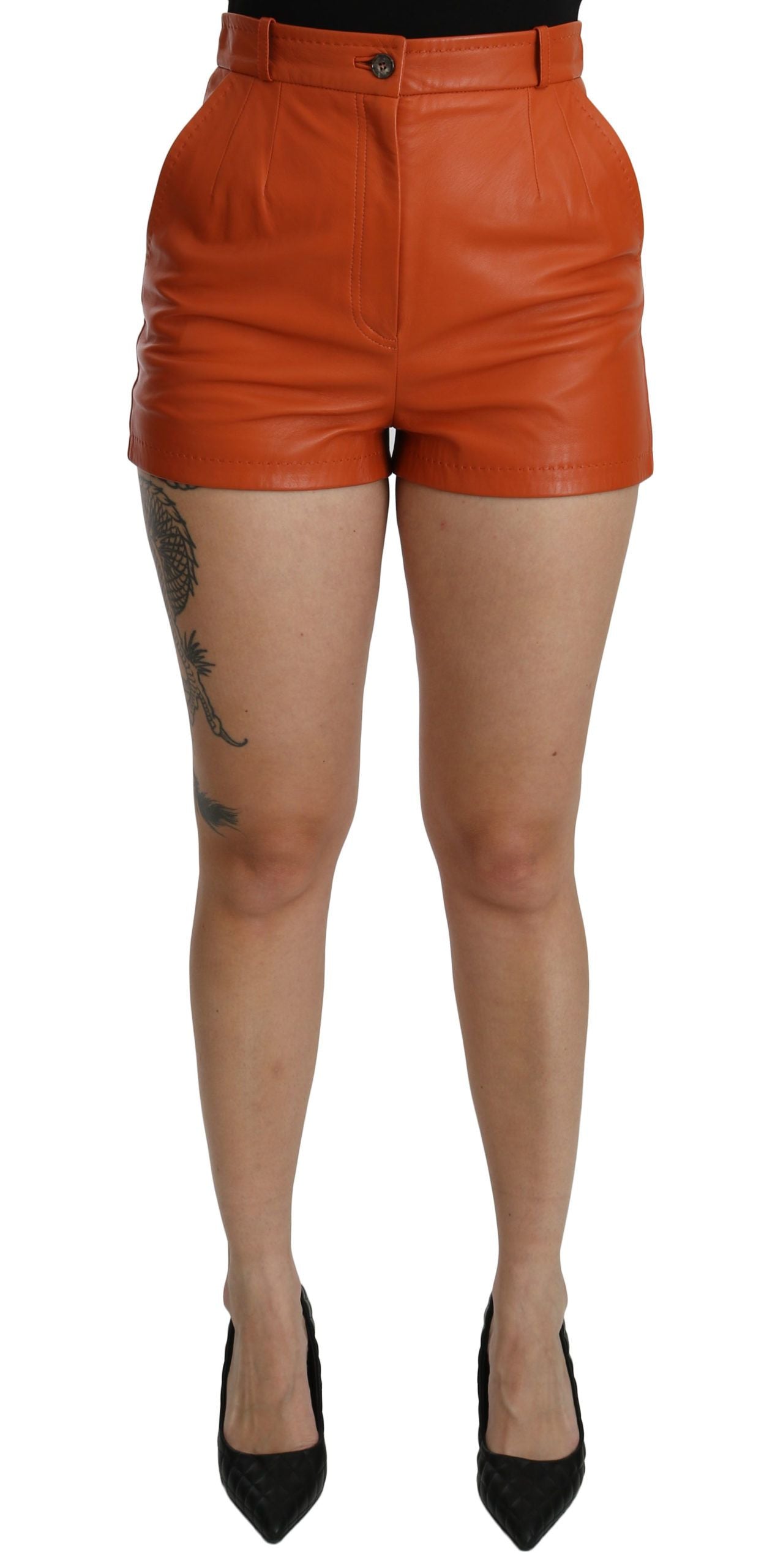 Orangefarbene Hotpants-Shorts aus Leder mit hoher Taille