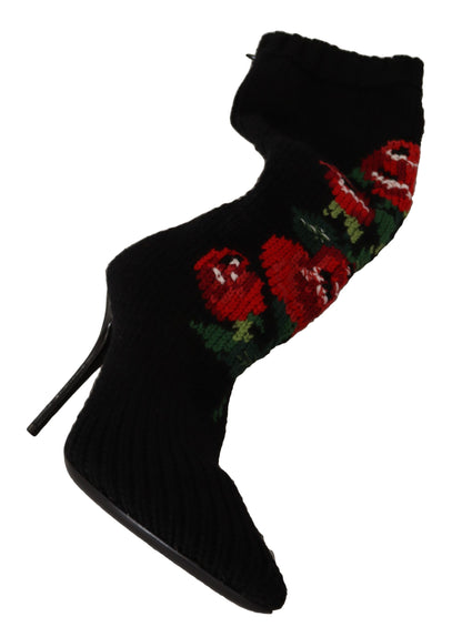 Schwarze Stretch-Socken, rote Rosen, Stiefeletten, Schuhe