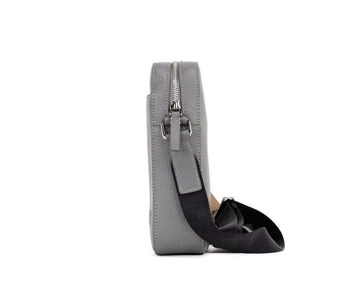 Borsa a tracolla Thornton piccola in pelle granata con logo grigio goffrato