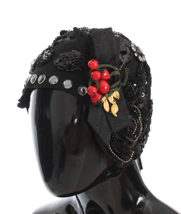 Chapeau broche cerises en cristal noir et or