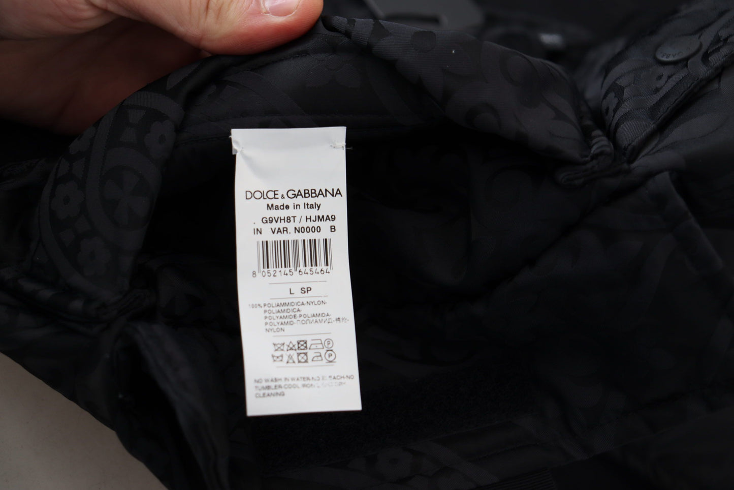 Schwarze, ärmellose Jacke aus Nylon mit durchgehendem Reißverschluss