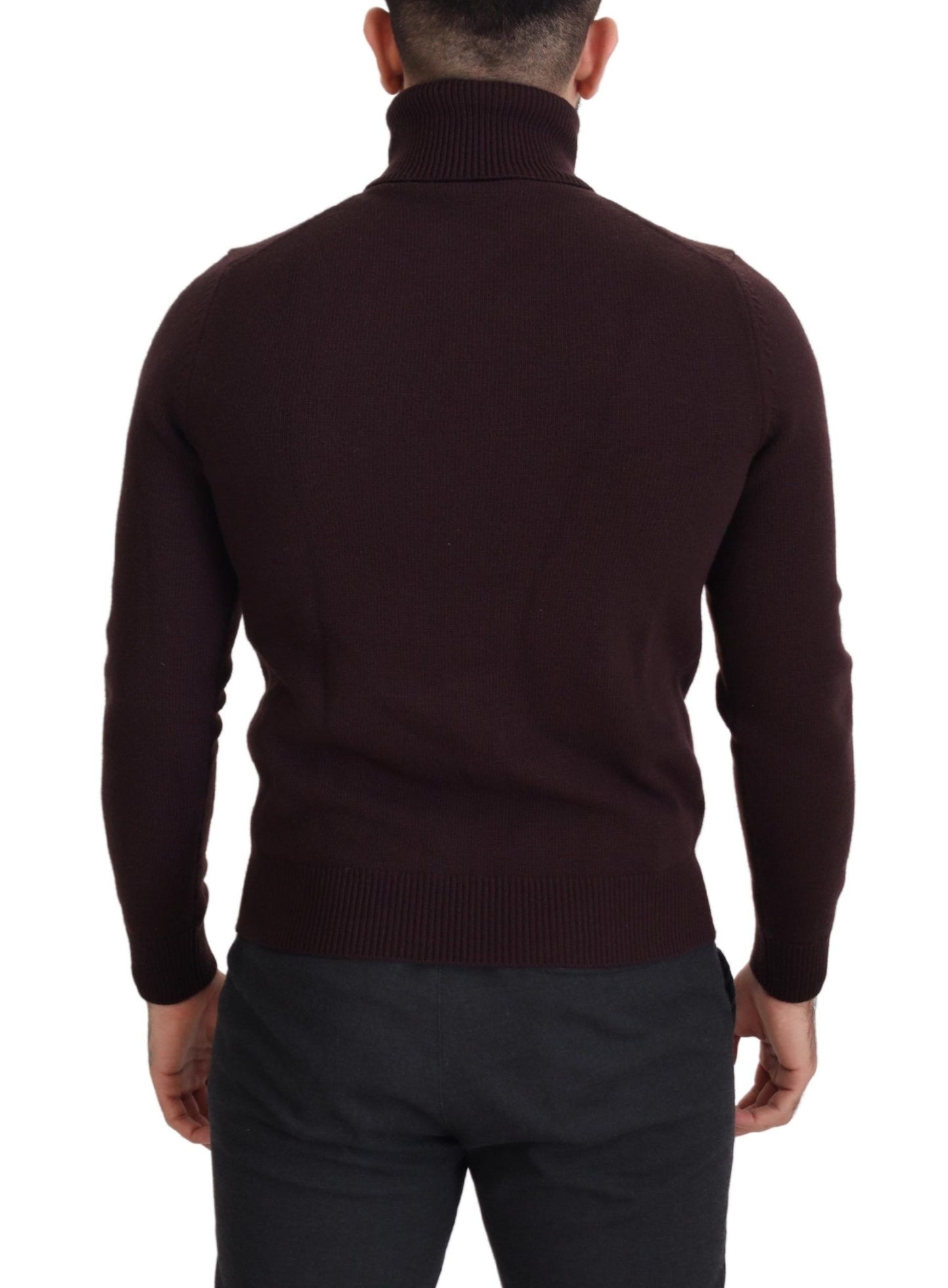 Rollkragenpullover aus brauner Wolle