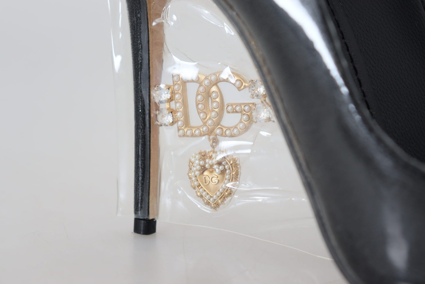 Dolce &amp; Gabbana Elegante Pumps mit schwarzem und goldenem Detail