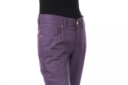 Violette Baumwolljeans und -hose