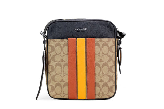 COACH Hudson 21 Signature Umhängetasche aus beschichtetem Canvas mit College-Streifen