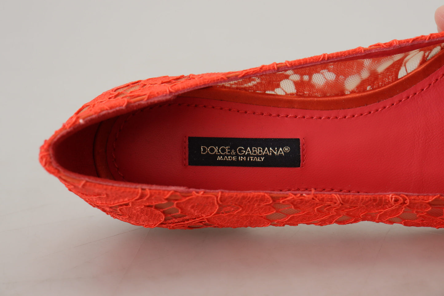 Dolce &amp; Gabbana – Elegante Vally-Ballerinas aus Spitze in Korallenrot