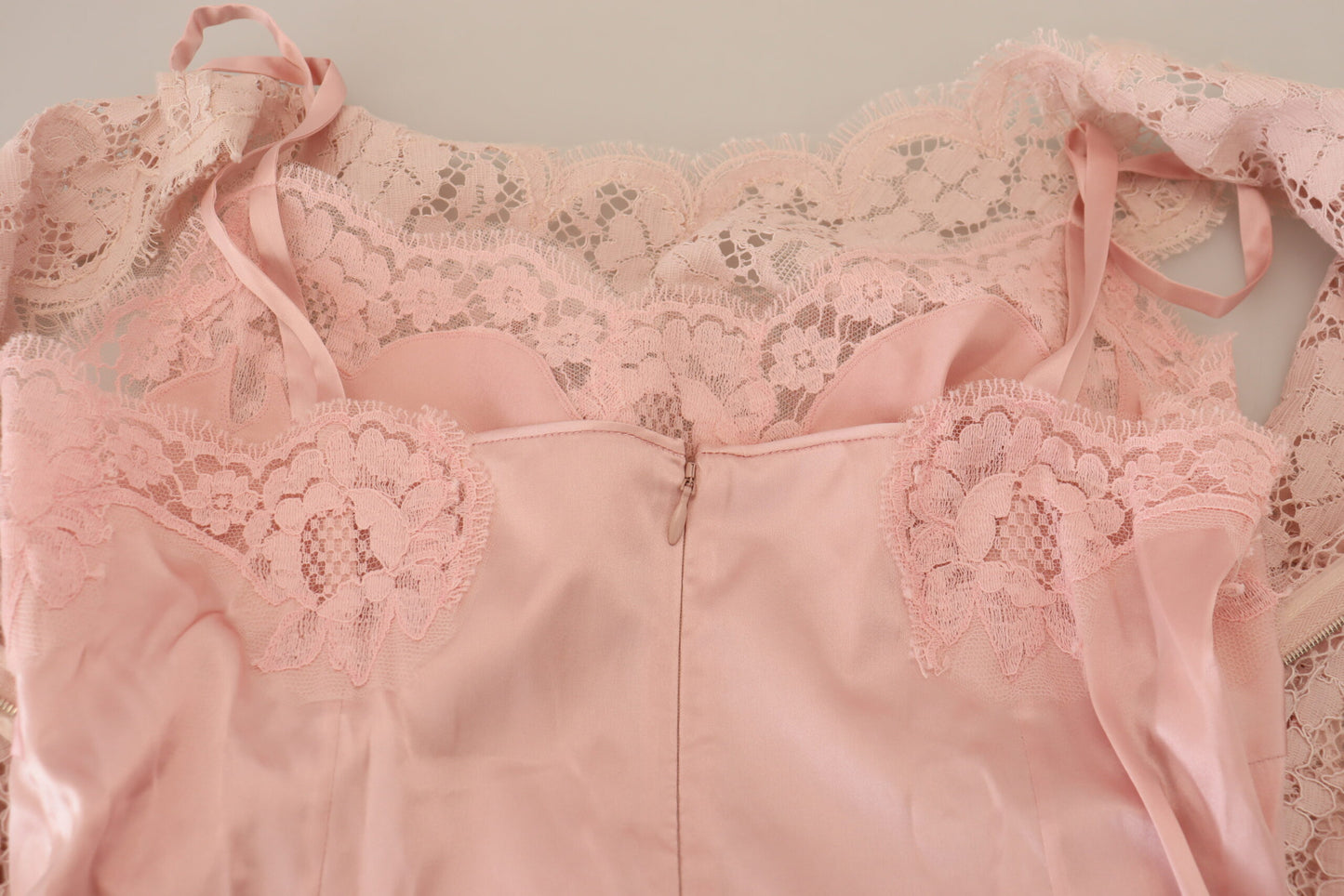 Dolce &amp; Gabbana – Elegante, ärmellose Bluse aus transparenter Spitze in Pink