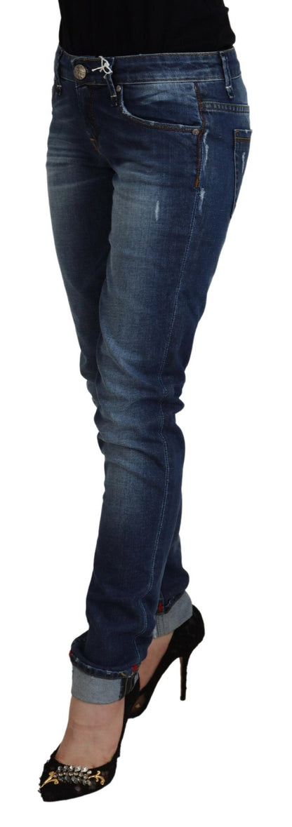 Acht Elegante, blau verwaschene Skinny Jeans mit niedriger Taille