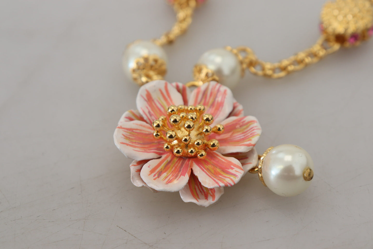 Collana decorata con cristalli floreali color oro rosa