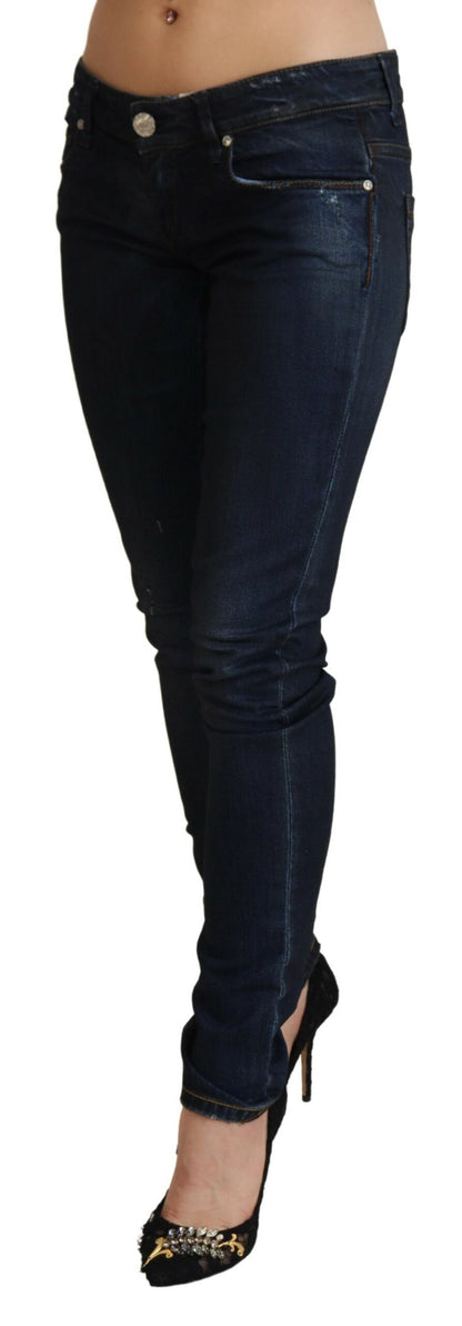 Acht Chic Slim Fit Jeans aus Baumwolldenim