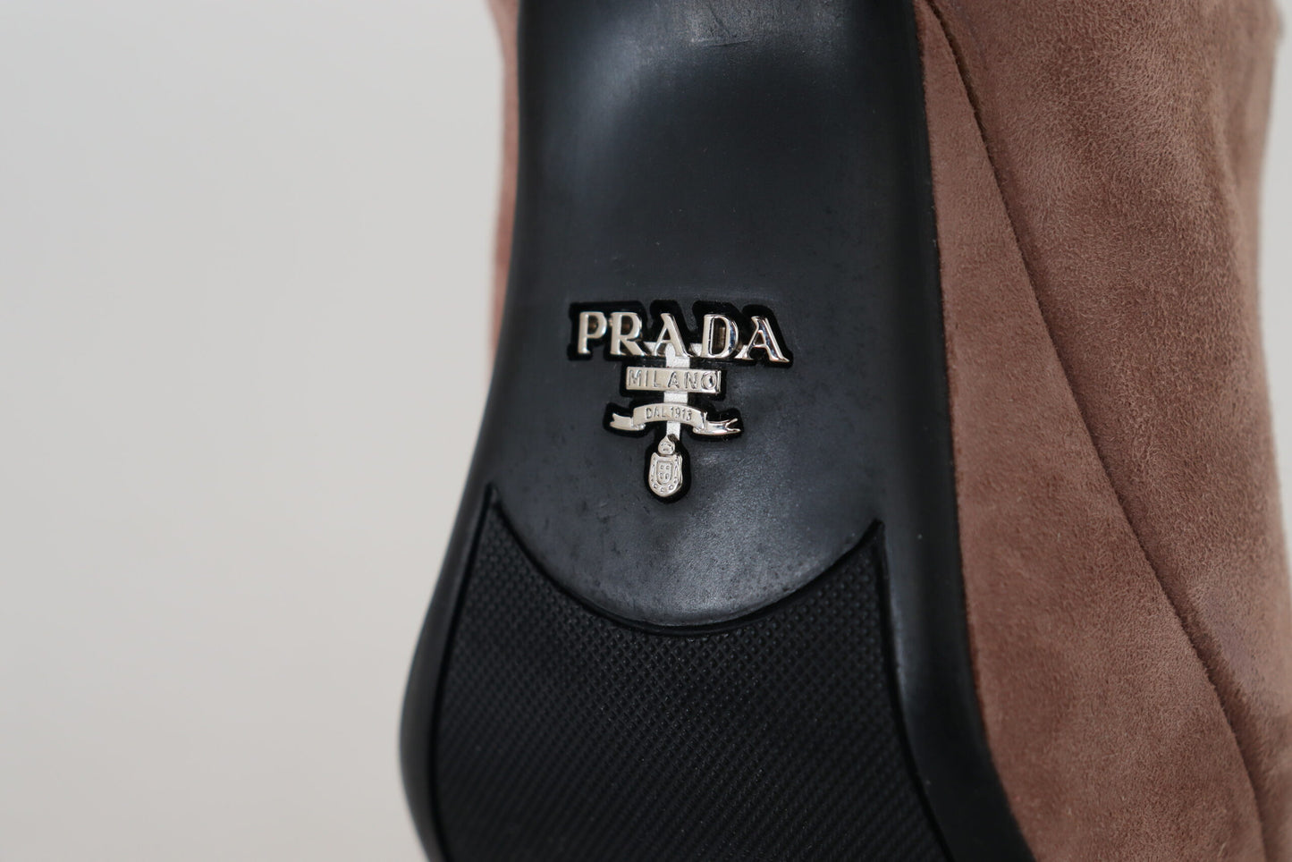 Prada Elegante Pumps aus Wildleder in Dunkelrosa