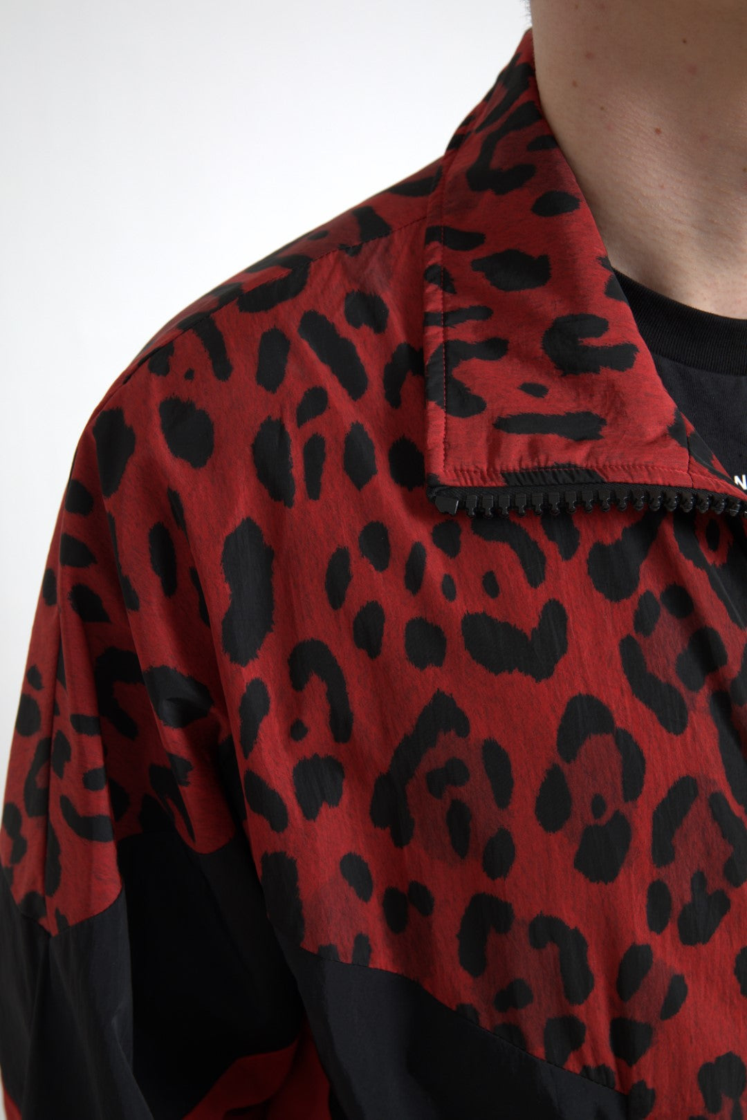 Maglione con zip intera in nylon leopardato rosso