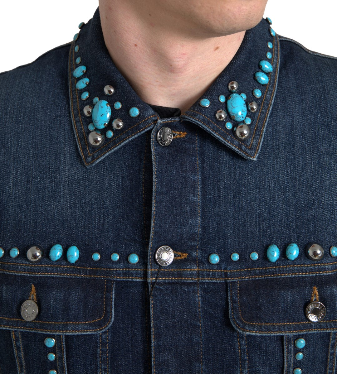 Giacca con borchie di pietre turchesi in denim blu