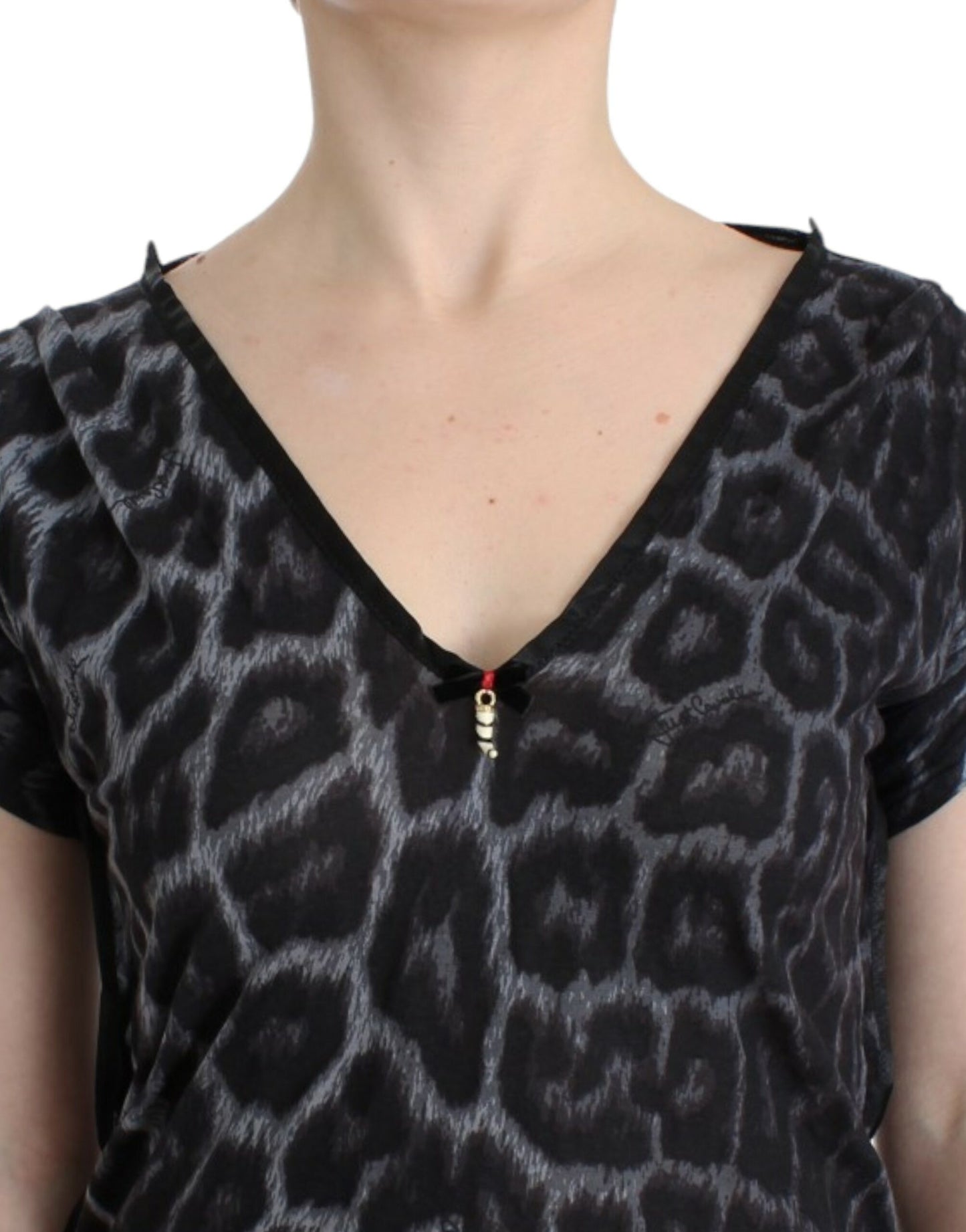 Top grigio leopardato con scollo a V