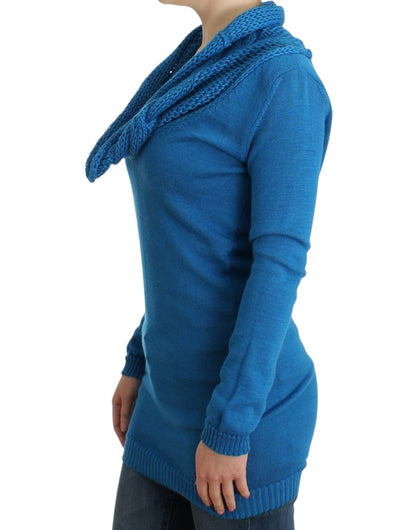 Blauer Strickpullover mit U-Ausschnitt