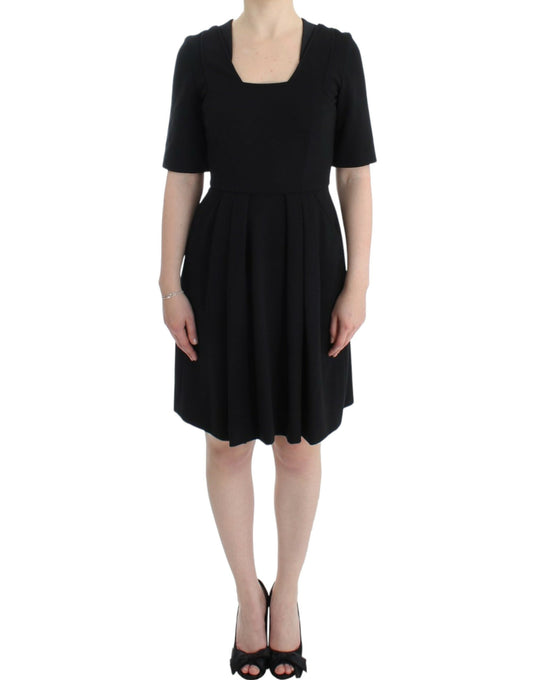 Robe Vénus noire à manches courtes