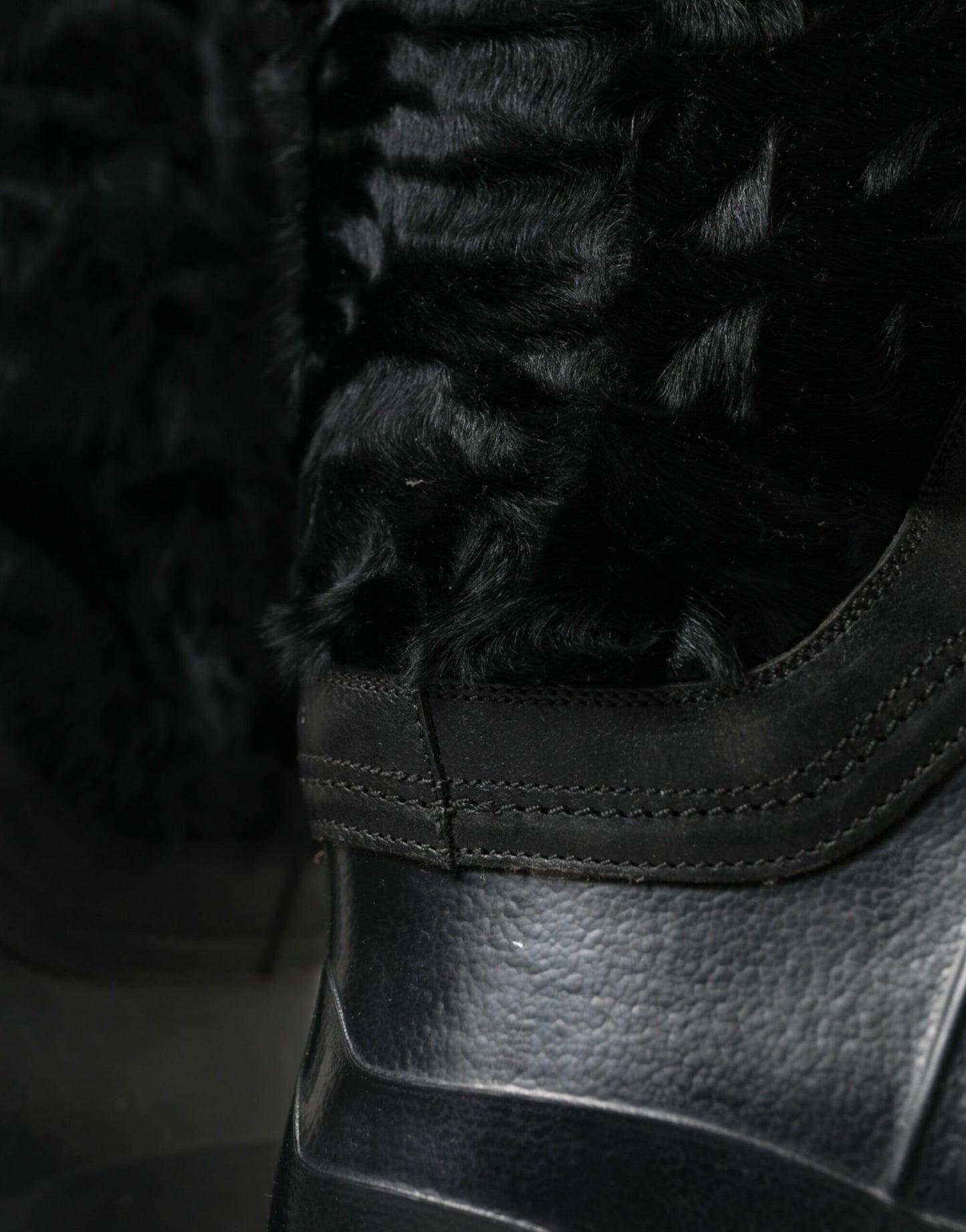 Dolce &amp; Gabbana – Elegante schwarze Stiefel mit halbhohem Schaft aus Lammfell