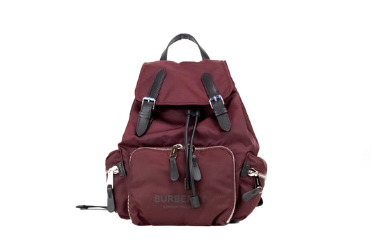 Burberry Medium Burgund Econyl Nylon Rucksack Kordelzug Rucksack Büchertasche