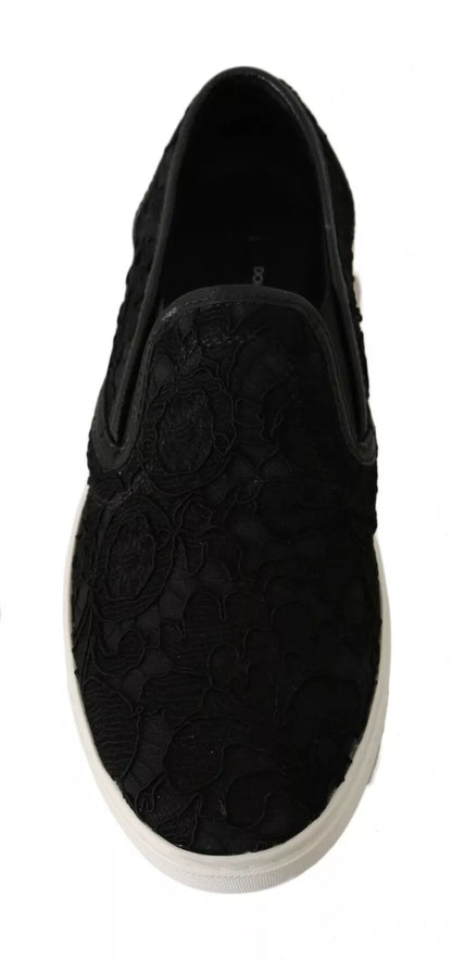 Dolce &amp; Gabbana – Flache Slip-On-Sneakers aus schwarzem Spitzenleder mit Logo