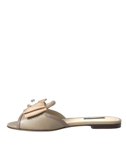 Dolce &amp; Gabbana Beige Logo Perlen flache Sandalen Pantoletten Schuhe