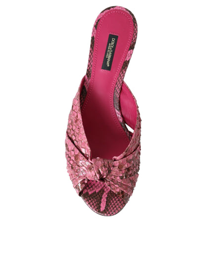 Dolce &amp; Gabbana – Pantoletten mit Kitten-Heels aus exotischem Leder in Rosa