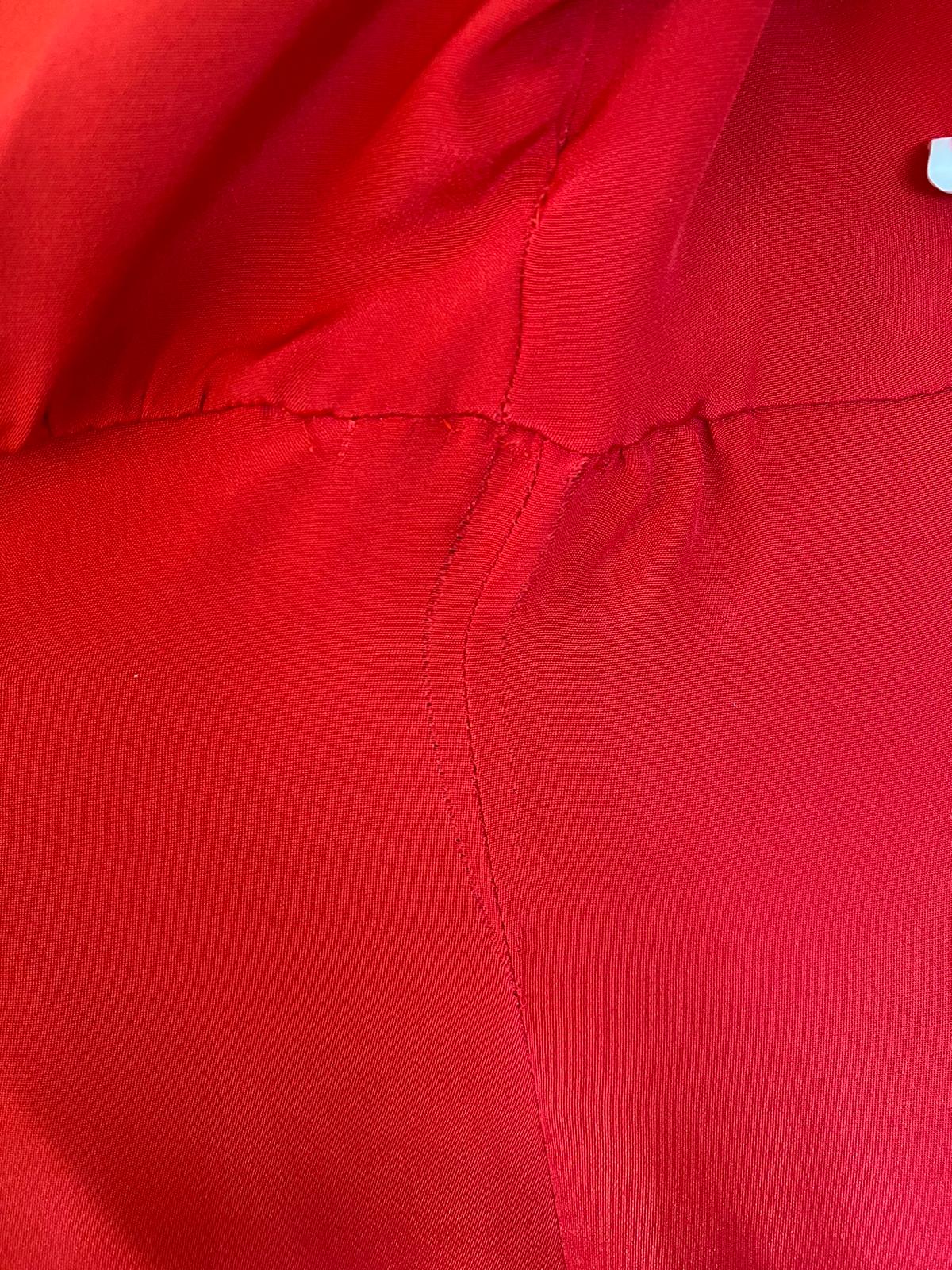 Dolce &amp; Gabbana Elegantes rotes knielanges A-Linien-Kleid aus Seide