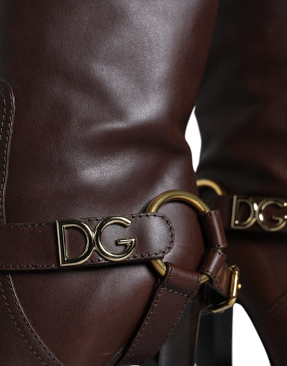 Dolce &amp; Gabbana – Hohe Stiefel aus braunem Leder mit goldfarbenem Logo