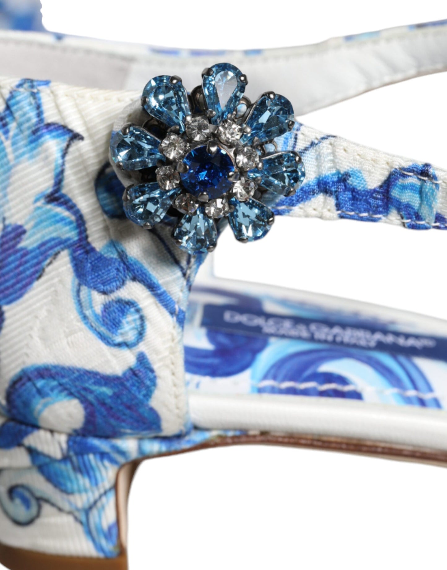 Dolce &amp; Gabbana – Sandalen mit Knöchelriemen in Weiß und Blau mit Majolika-Print