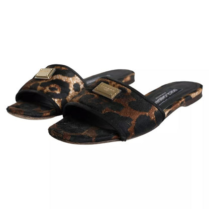 Dolce &amp; Gabbana – Sandalen mit Leopardenmuster und Logo in Braun