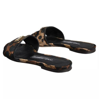 Dolce &amp; Gabbana – Sandalen mit Leopardenmuster und Logo in Braun