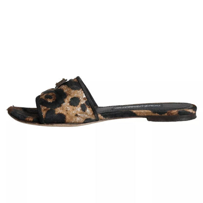 Dolce &amp; Gabbana – Sandalen mit Leopardenmuster und Logo in Braun