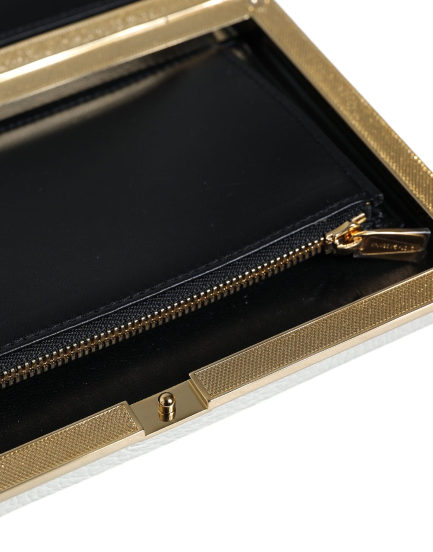 Dolce &amp; Gabbana – Clutch aus weißem Leder mit Goldrahmen, Abendtasche