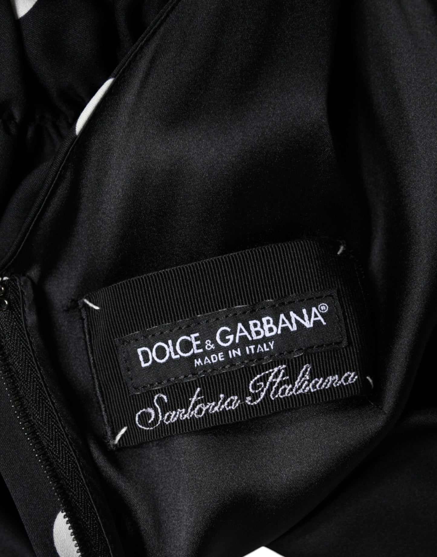 Dolce &amp; Gabbana – Schwarzes Midikleid aus Seide mit V-Ausschnitt und Tupfen und Quasten