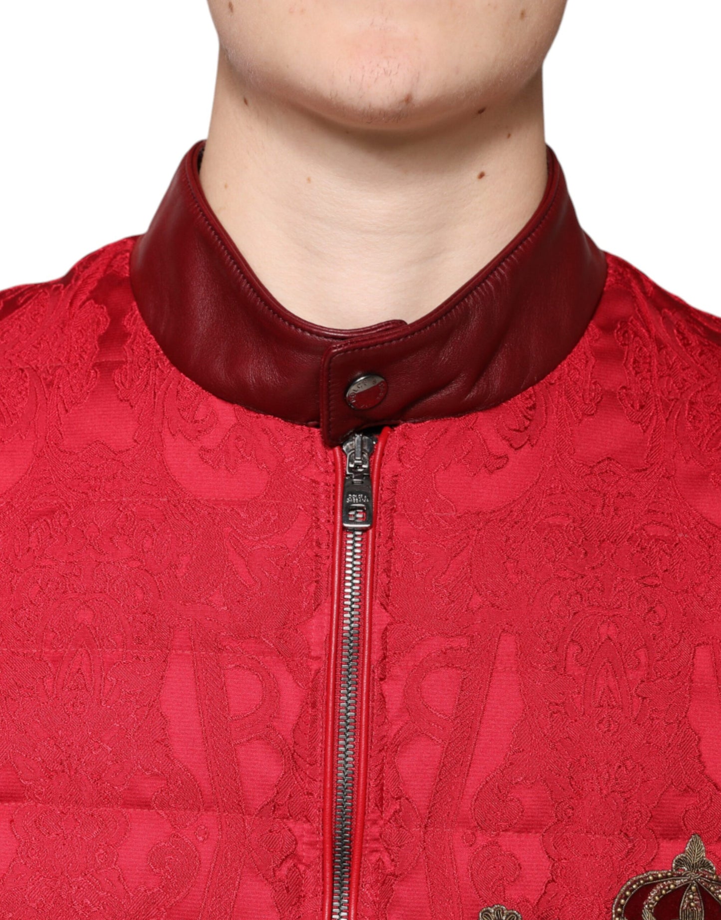 Dolce &amp; Gabbana – Rote, gesteppte Bomberjacke mit goldenem Kronenlogo