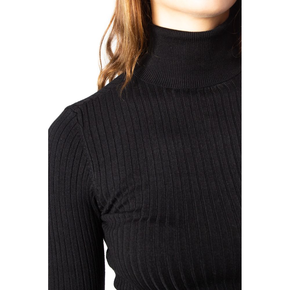 Only – Schwarzer Viskosepullover