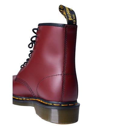 Dr. Martens – Bordeauxfarbener Lederstiefel