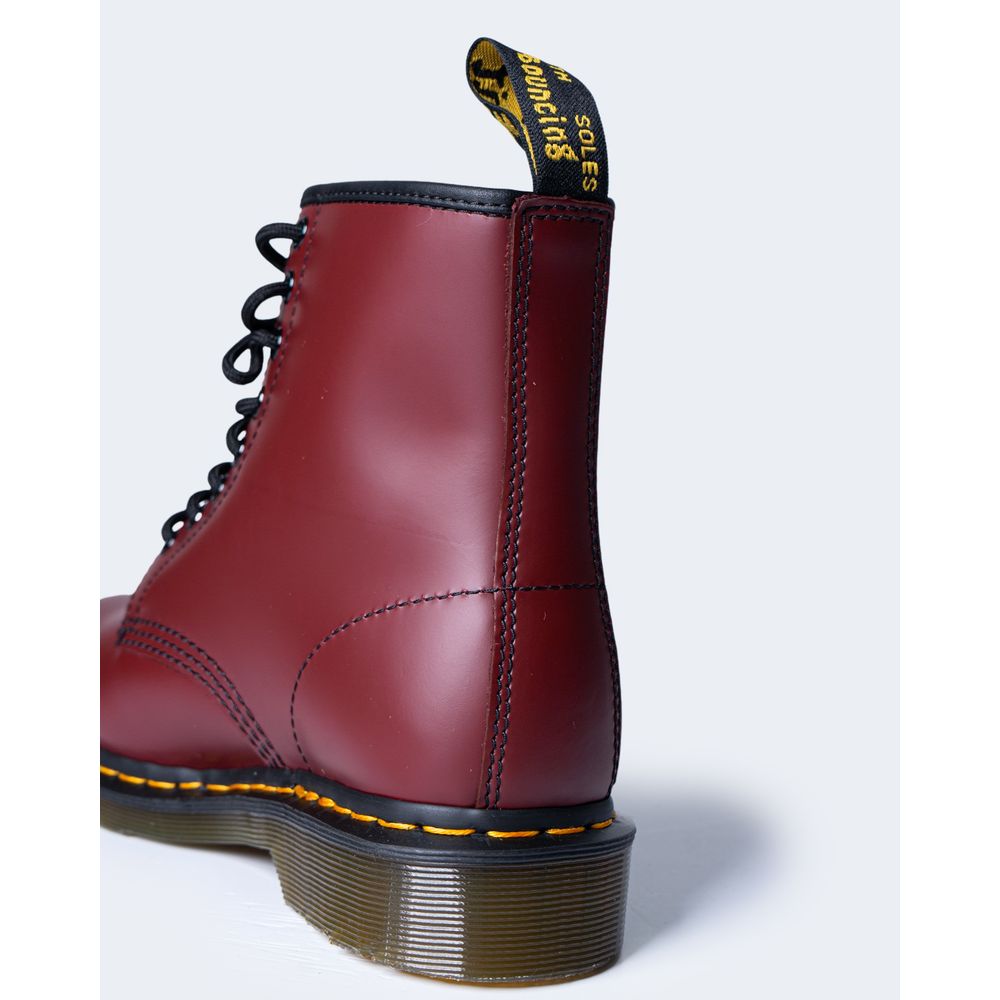 Dr. Martens – Bordeauxfarbener Lederstiefel