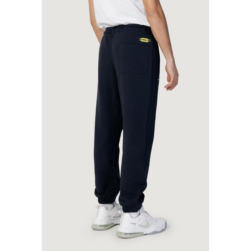 Blauer Jeans und Hose aus blauer Baumwolle